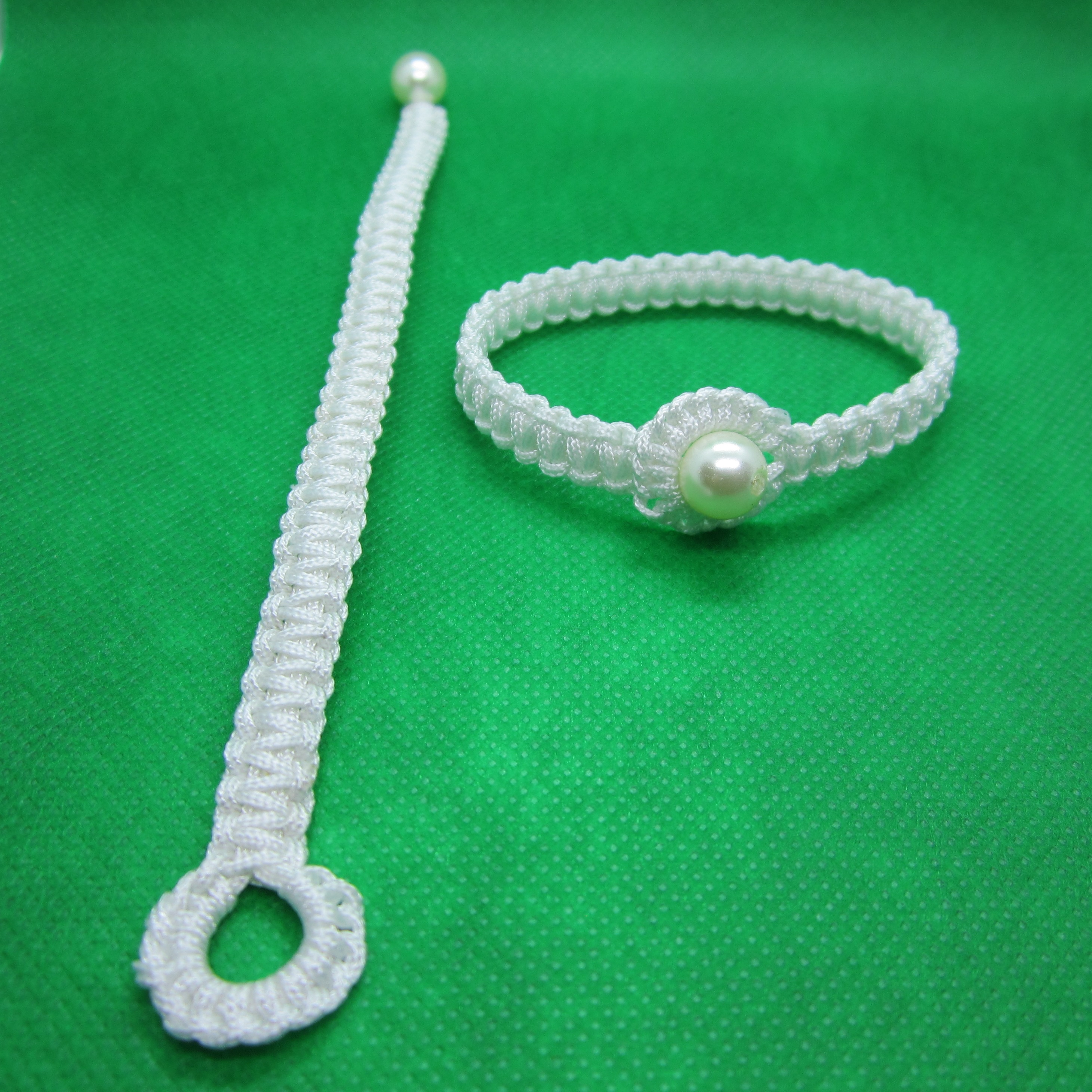 Bracelet white with pearl bead